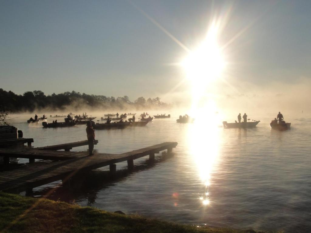 Hiawatha Lodge Inn Eagle River Bagian luar foto