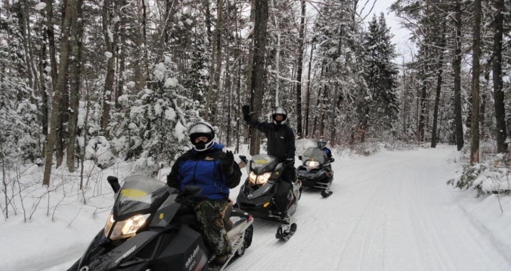 Hiawatha Lodge Inn Eagle River Bagian luar foto