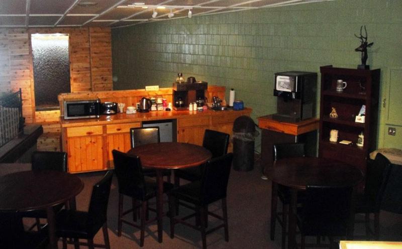 Hiawatha Lodge Inn Eagle River Bagian luar foto