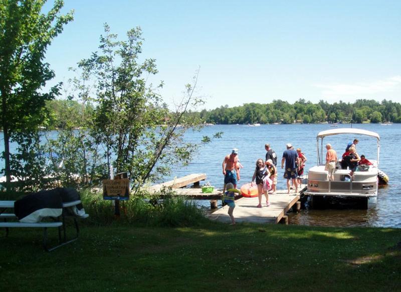 Hiawatha Lodge Inn Eagle River Bagian luar foto