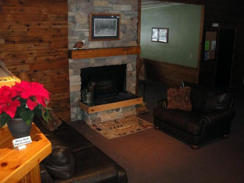 Hiawatha Lodge Inn Eagle River Bagian luar foto
