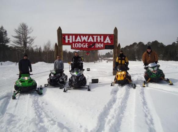 Hiawatha Lodge Inn Eagle River Bagian luar foto