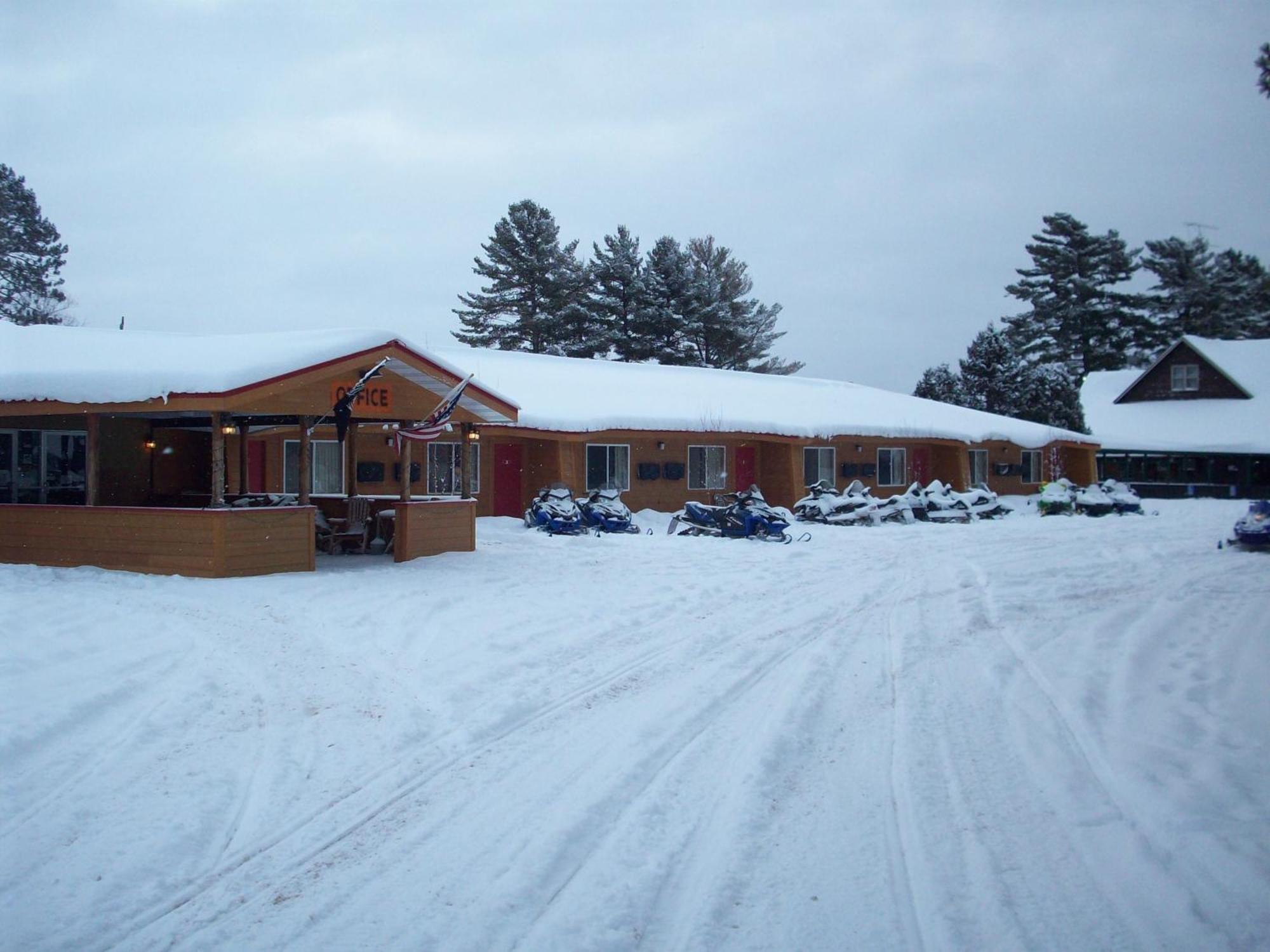 Hiawatha Lodge Inn Eagle River Bagian luar foto